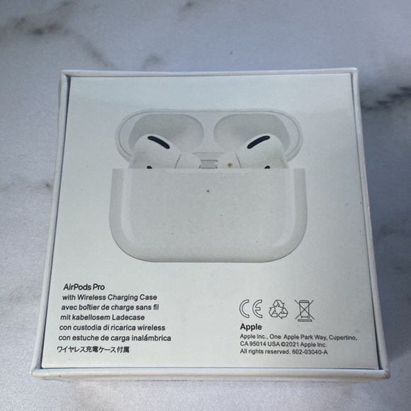 Air Pod Pros - Picture 3 of 4